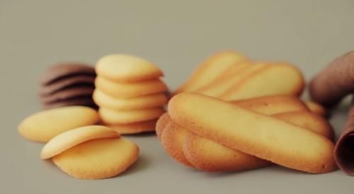 猫舌饼干小巧可爱,奶香四溢沁人心脾,入口之后细腻香甜