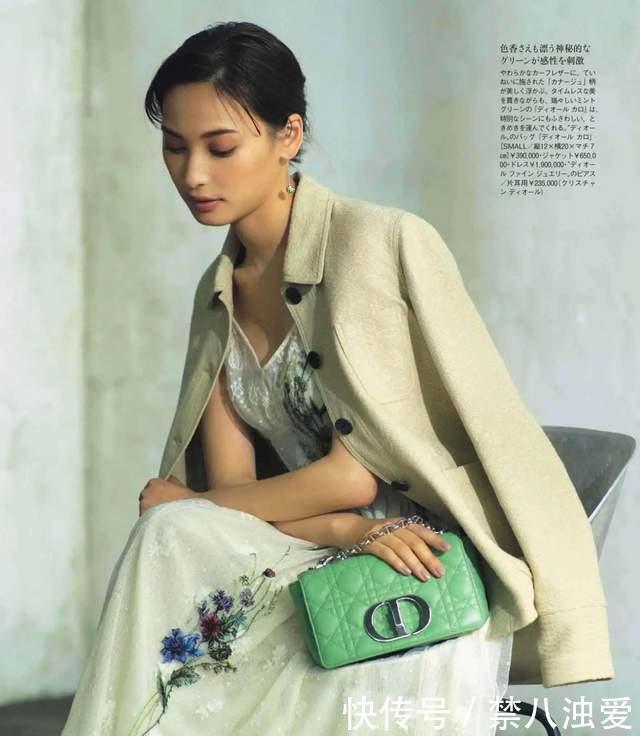 21年早春少不了的颜色：一抹纯净清透的白，让高级感与减龄感同在