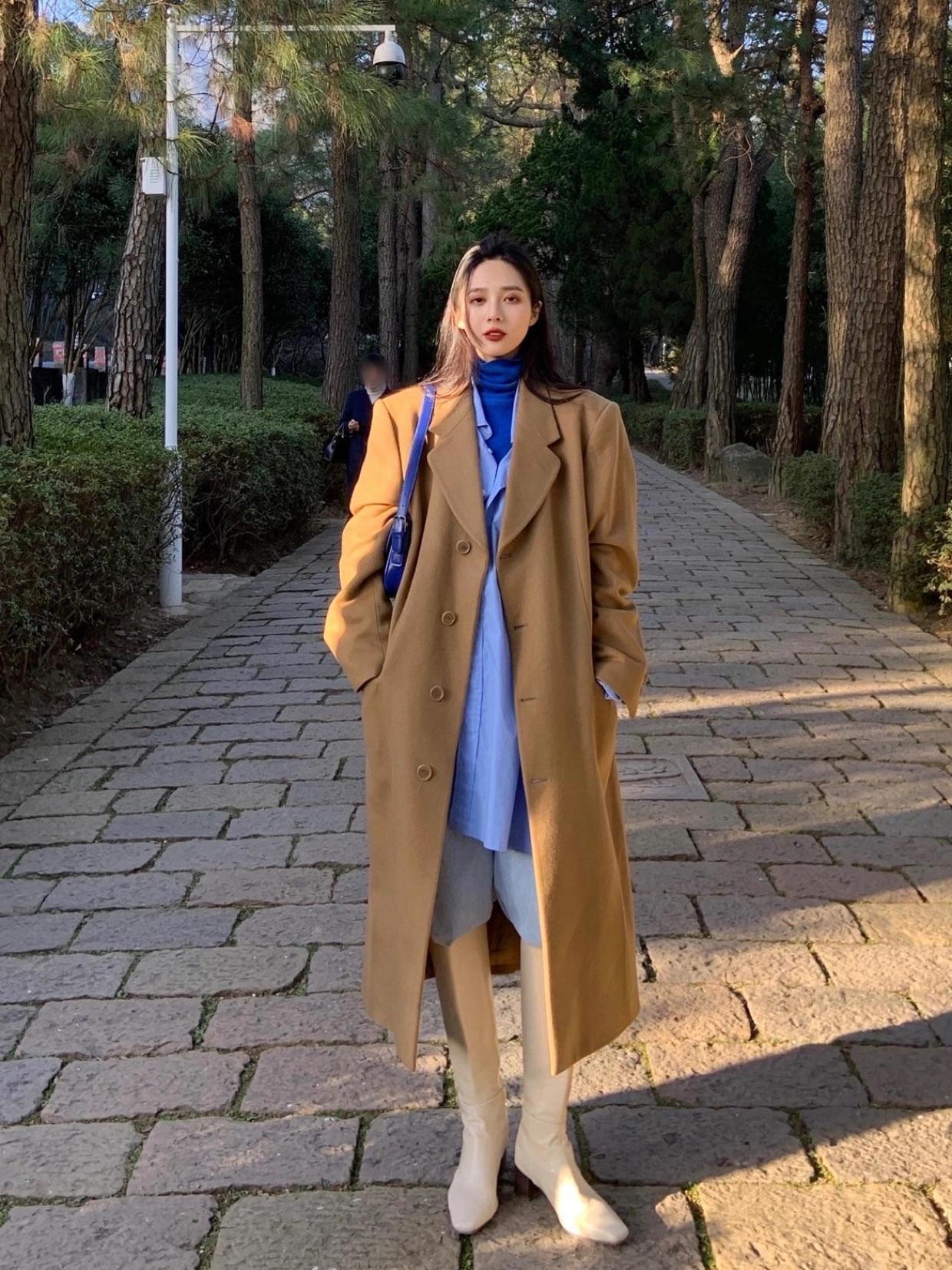 垫肩 基础款大衣也能穿出酷炫感,试试这些搭配方式,干练利落又有格调