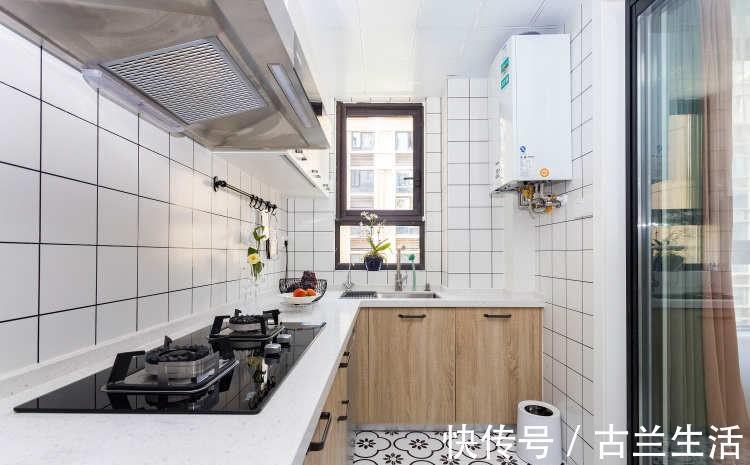 木栈板|将墙壁凿开一半,客厅和书房大变样,家里变得更加通透大气