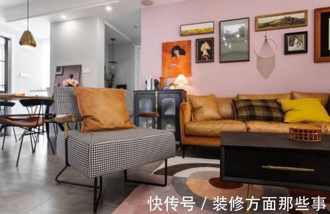 看了又看|113平北欧风三居室,粉色背景墙让客厅充满无尽的温柔