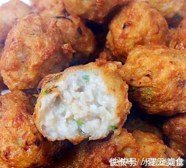 炸丸子,加淀粉是大错!外婆教我加点它,金黄酥脆,鲜嫩不油腻!