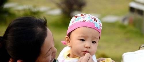 奶奶|奶奶和姥姥抢着带娃,为啥孩子更喜欢姥姥两个原因,家长要反思