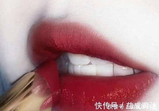 口红 口红怎样涂才好看?大多人都搞错了,难怪唇色会悄悄的变深!