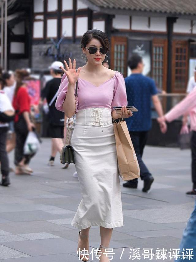 美丽的小妹妹|气质女孩展示半身长裙穿搭，简单修身又耐看，给人一种优雅的感觉