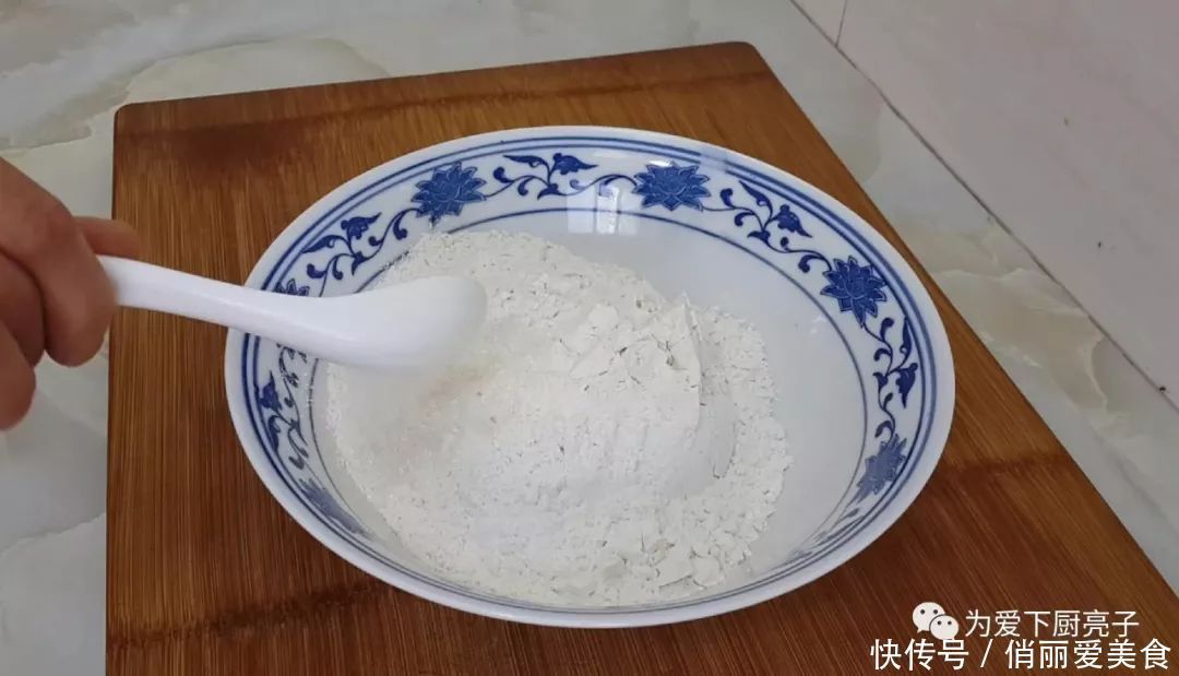 舌头状|面包新吃法,我家隔三差五做着吃,不用烤箱也能做,比蛋糕还好吃