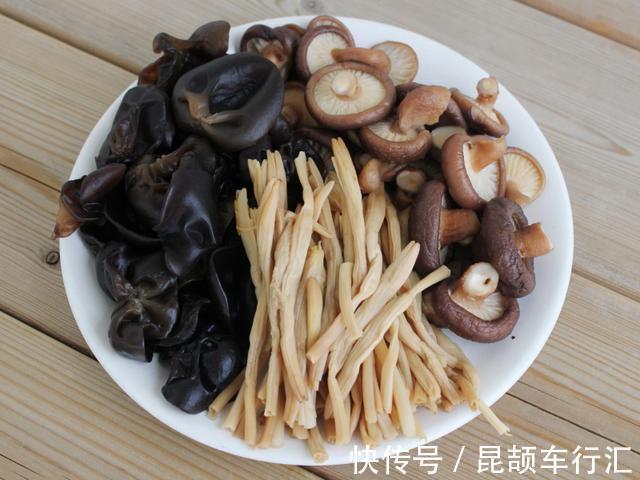 香菇|小鸡炖蘑菇,记住“一泡二煸三多放四不用”,因地制宜选蘑菇
