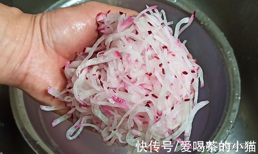凉拌萝卜丝，很多人第一步就做错了，教你正确做法，清脆爽口好吃