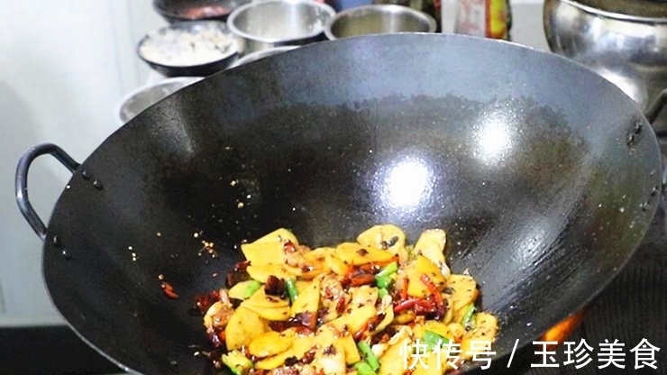 豆瓣酱|为什么大厨做的干锅土豆片干香软糯?原来少了这一步,今天就试试