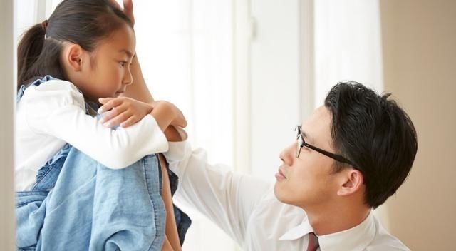 失控|4岁女儿把手机放水里洗，妈妈失控之后，再也听不到孩子的声音