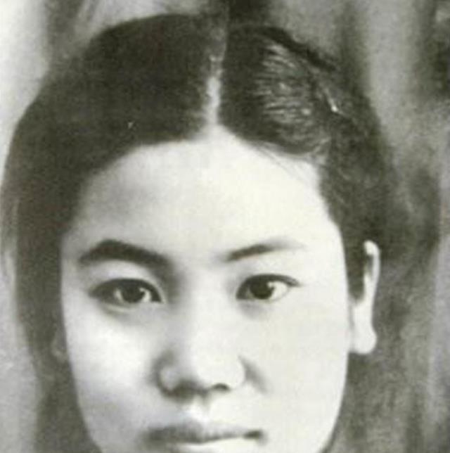 祖国|豫剧宗师常香玉:义演上百场,募集15亿,为祖国捐了一架战斗机