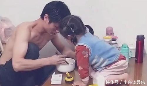 “淡定奶爸”喂小情人吃饭火了,猜中了开头,却没猜到结局