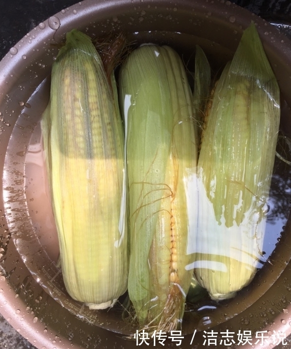 香甜|煮玉米,扔水里就煮了牢记1个诀窍,玉米香甜又软糯
