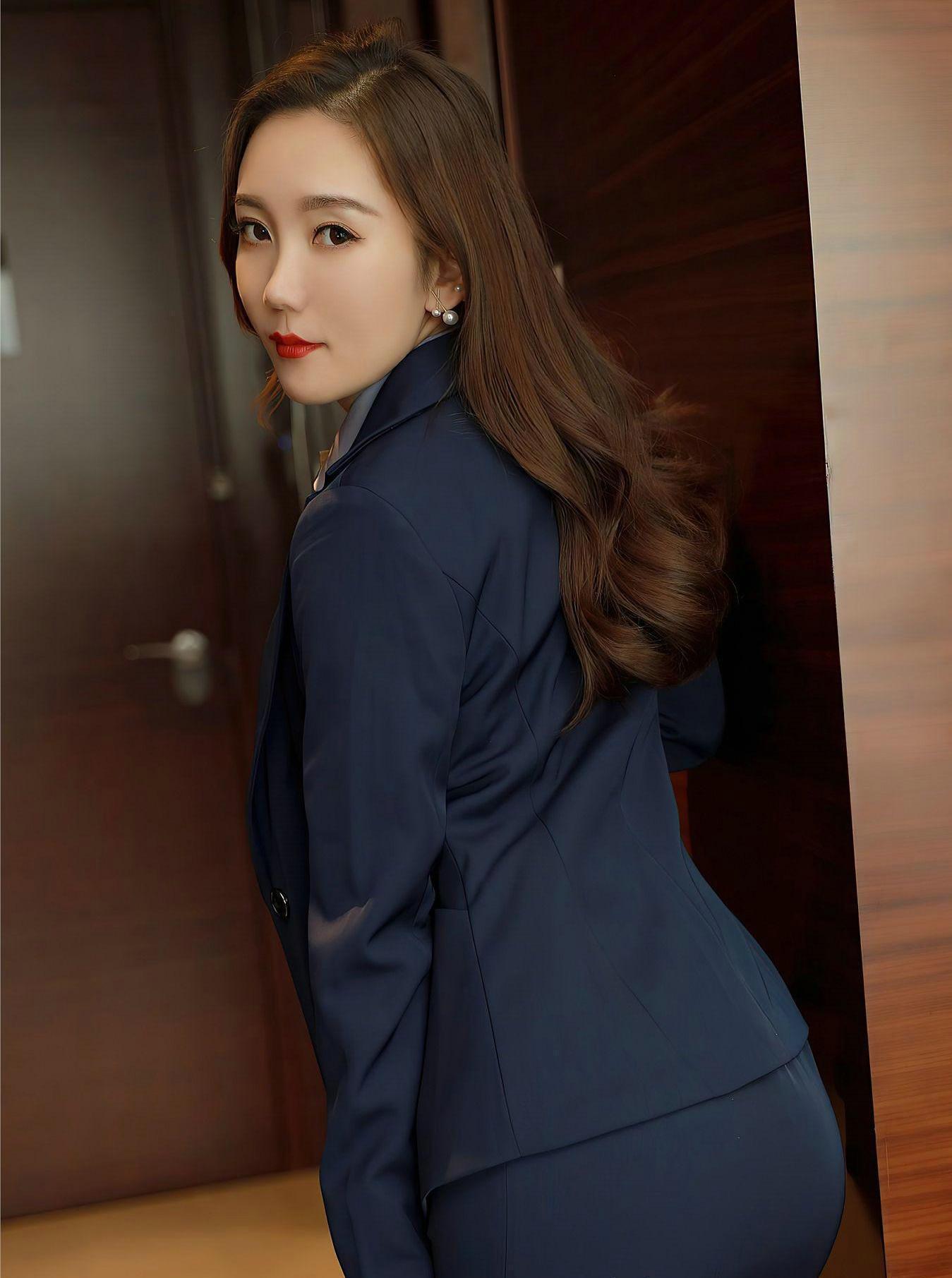 工作场所 时尚:精致的职业套装让人看起来特别优美,彰显女性柔美气质