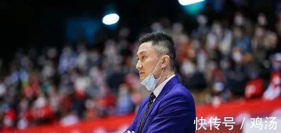 周琦|又爆了！100%命中率！3帽干傻日本后卫！和周琦一样厉害