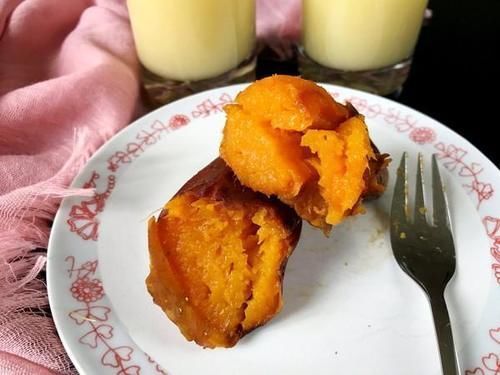 将一堆红薯扔进电饭煲,不加一滴水,不用烤箱,出锅比烤的还好吃