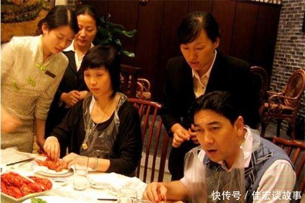 水均益的“双面人生”:抛弃瘫痪老婆娶同行,却养72岁智残大哥