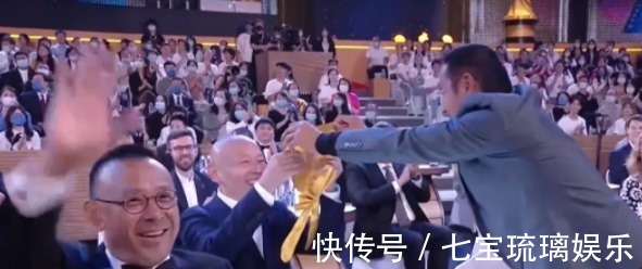 北影节颁奖礼晚会刘晓庆发言获全场鼓掌，陈道明一句话逗笑巩俐