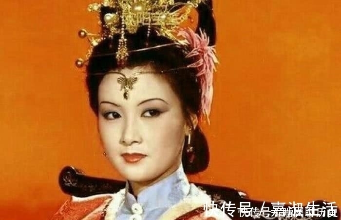 红楼梦$红楼梦中林黛玉早就意识到了贾府会由盛转衰?她只字不提又是为何?