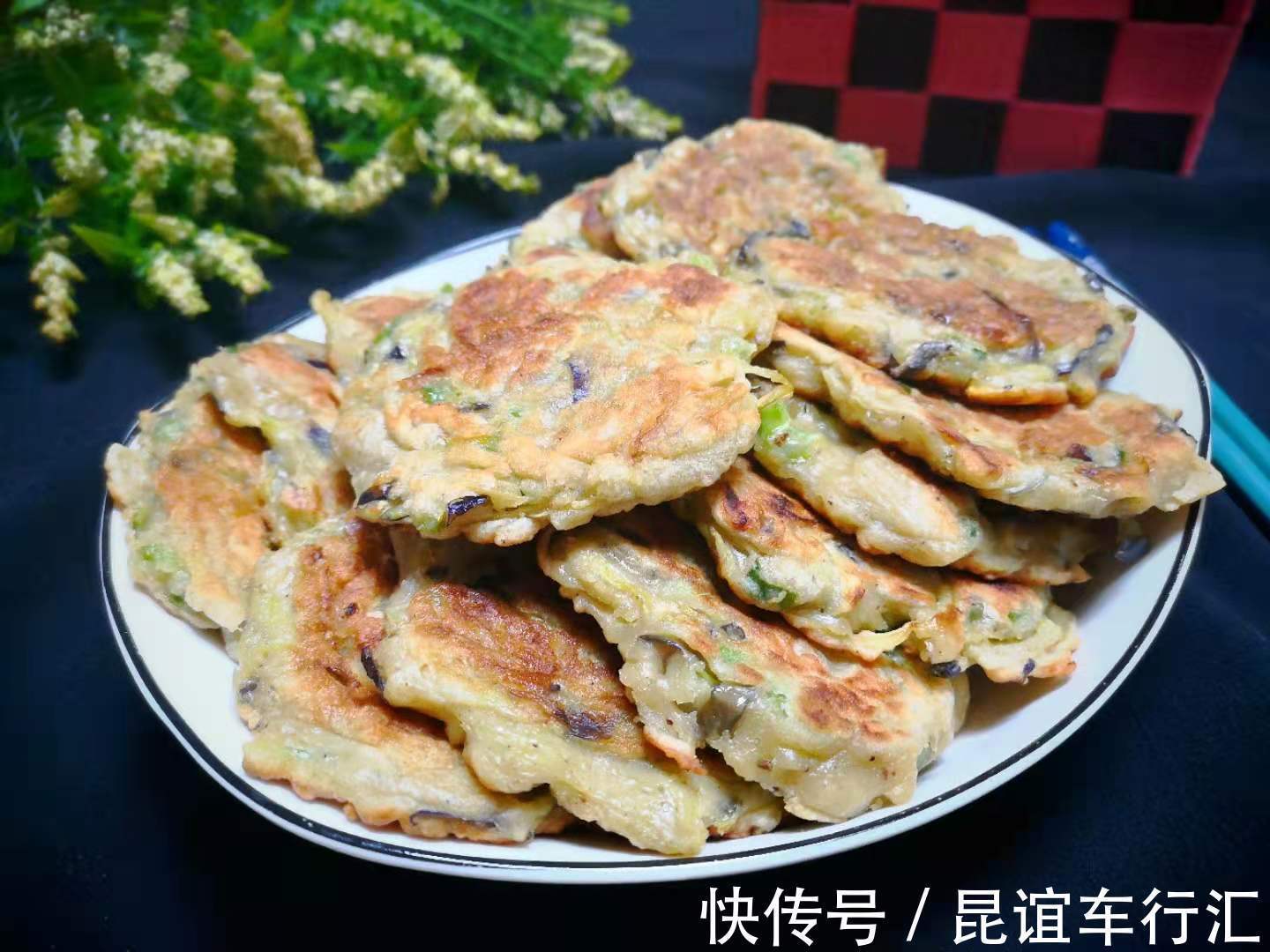 小面姨|夏天,这食材别只懂凉拌了,切成丝上锅煎一煎,鲜香软嫩好消化!