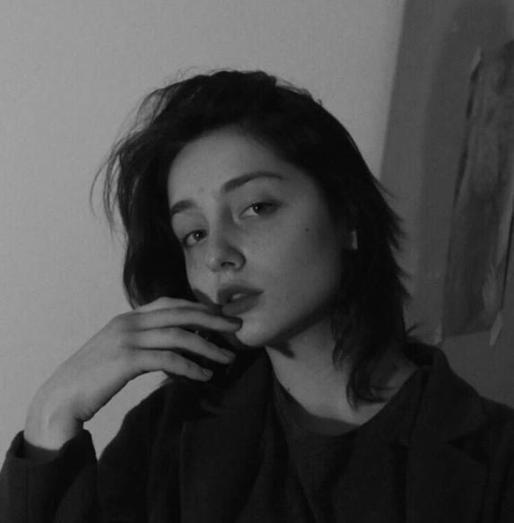 脸上这“3地方”凸起的女生，是标准的樱花脸，颜值普遍都很高