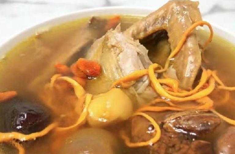 入秋之后，广东人爱喝这6道汤，滋补润燥又营养，让你轻松过秋