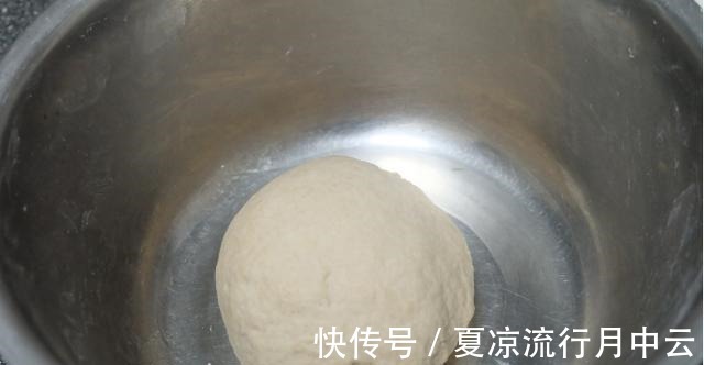 香煎全麦香葱花卷,不仅好吃好做,还有营养,非常适合做给孩子吃!