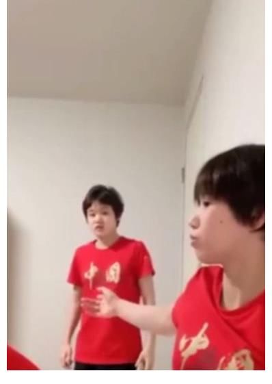 中国跳水队|调皮捣蛋全红婵！红姐“使坏”被张家齐发现，小姐姐“训斥”红姐