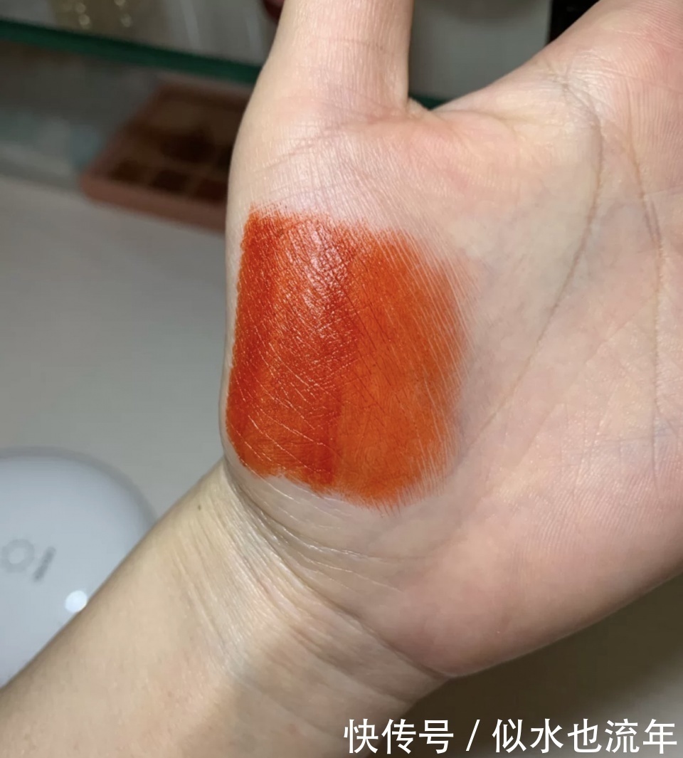 气质|30岁以上的气质女人,口红不会涂红色,真正的温柔色是这几只