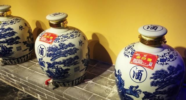 酱香|白酒香型哪种最好反正茅台的酱香都抵不过它,入口生津余味无穷