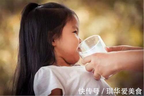 弊端|半夜把孩子叫醒尿尿，还是让孩子一觉睡到天亮，多数家长都做错了