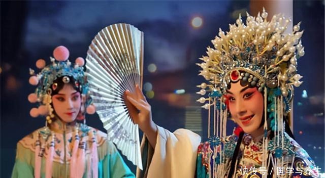 中国京剧之星史依弘,与大18岁的李成儒离婚后,至今未婚