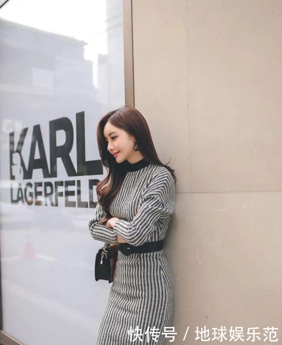 鉴赏|美女鉴赏:波普视觉条纹时髦白领针织裙