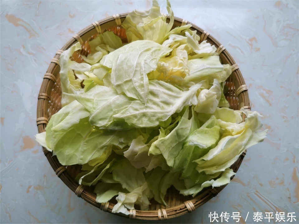 怎样在家把手撕包菜做得好吃,学会小窍门,轻松做出大厨味道