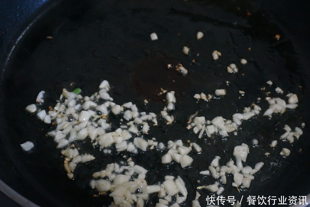 正宗|虎皮尖椒为什么做不好,第一步你就错了,我来教你正宗的做法!