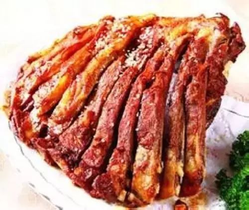 厨房下脚料的合理利用，成本超省口味也相当有特色，深受食客喜欢