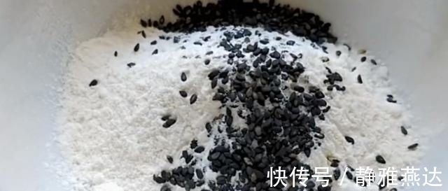 面粉|1碗面粉倒进开水锅里，瞬间变美味，孩子吃完还想吃，做法超简单