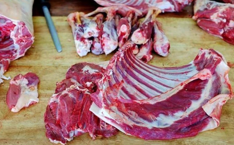 今天我才明白，牛肉为什么挂着卖，猪肉却摆着卖，看完长知识了