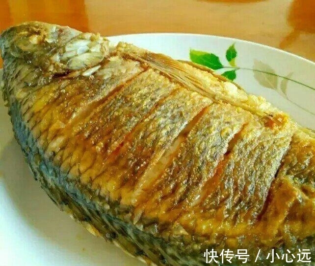 大厨|煎鱼不粘, 烧鱼不碎的秘诀是什么? 饭店大厨教您, 不沾不碎不破皮