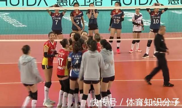 丁霞|3-1，3-0，女排联赛第3第4敲定，上海队开心庆祝，辽宁队略显失望