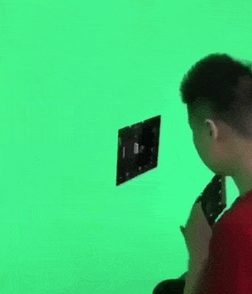 |搞笑GIF:哥们可是专业画像10年,还带美颜功能哦!