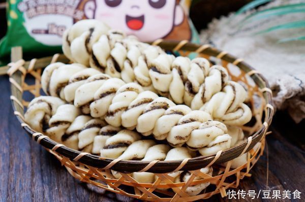  面点|#南北面点大不同#黑芝麻酱花卷