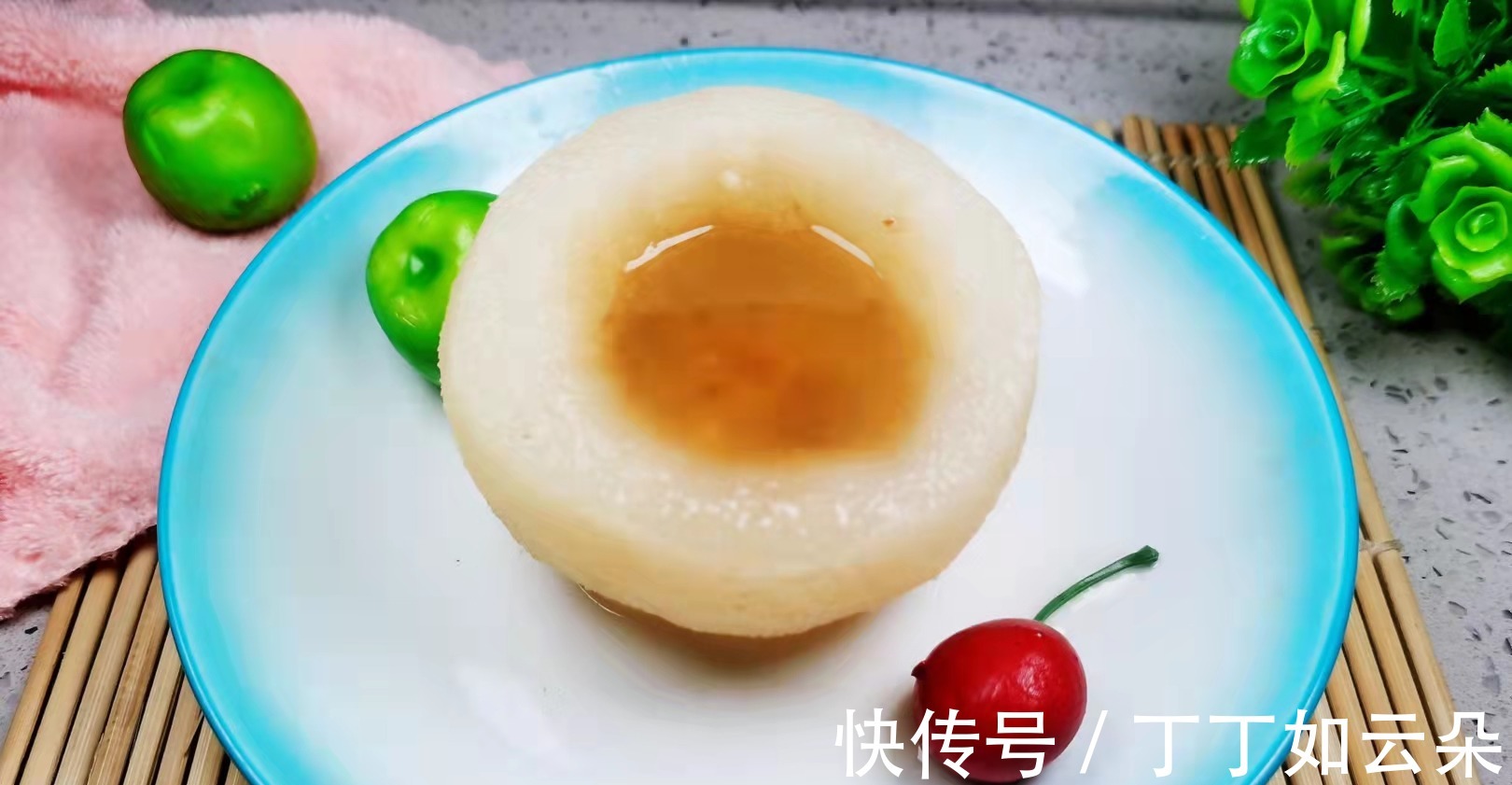 止咳|梨和花椒是絕配，放碗中一蒸，口感甘甜，潤肺止咳，家人都適合！