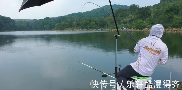 鱼竿卡节了,使劲往地上“怼”没用,用这3个方法轻松解决