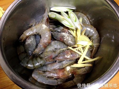 搞错|煮虾时,用冷水还是热水原来一直都搞错了,难怪肉老腥味重!