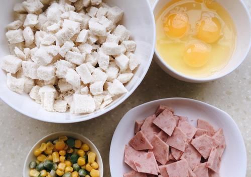  馒头|孩子想吃披萨，我用2个馒头做披萨，出锅就被抢光，比买的还好吃