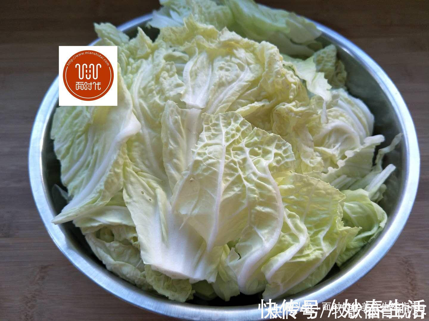别再炒白菜炖白菜了,教你做成白菜丸子,酥脆鲜香拿肉都不换 !