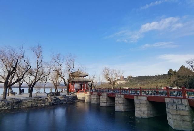 京城气温升，颐和园春意足