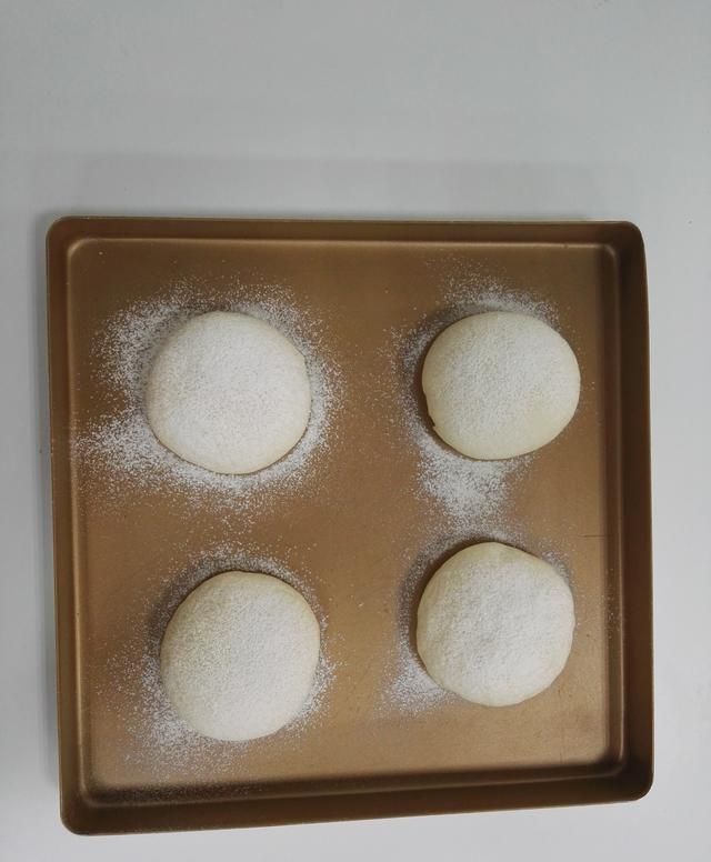 看完|最近很火的网红冰面包,是怎么把冰淇淋塞进去的看完你就懂了