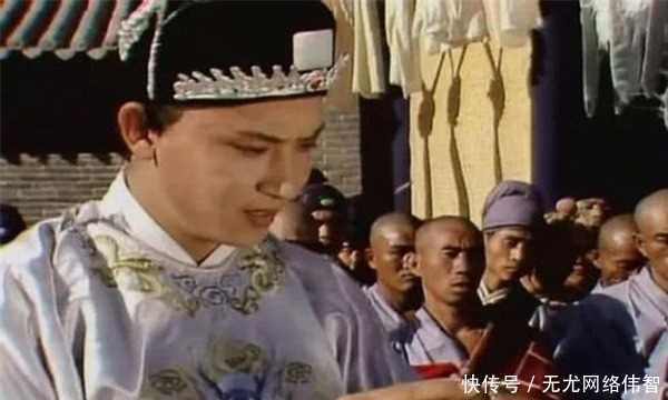 贾府|《红楼梦》中贾府的衰败,离不开此人,结识贾家他是有利可图?